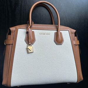 EUC MICHAEL KORS BAG